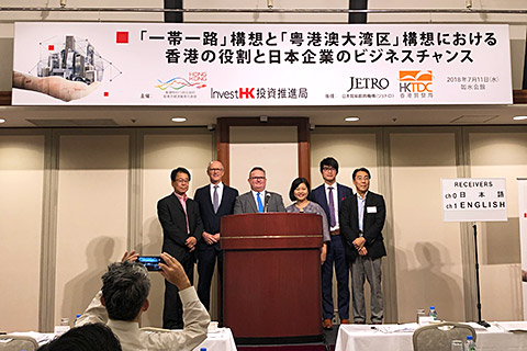 Speakers at the Hong Kong Business Seminar held on 11 July:Ms. Shirley Yung, Principal Representative, Hong Kong Economic and Trade Office (center right) and Mr. Stephen Phillips, Director General, Invest Hong Kong (center left)