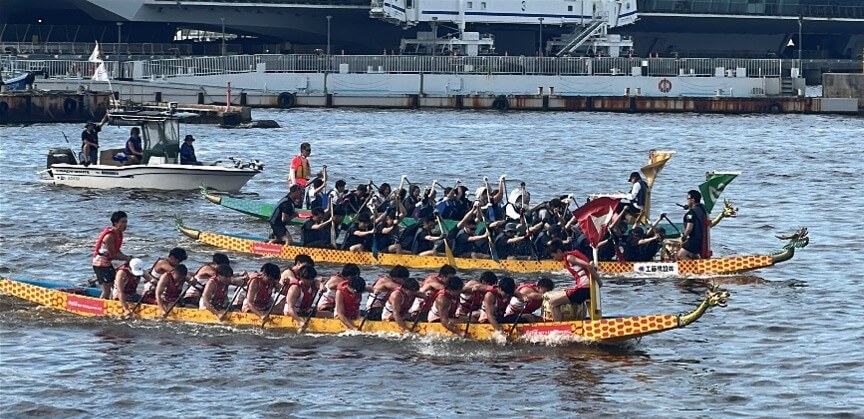 Paddlers competing the “Hong Kong Cup”