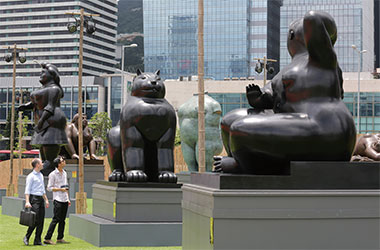ボテロの彫像が香港に初上陸