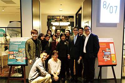PMQポップアップストアには、容偉雄（フィリップ・ヨン）商務経済発展常務次官も来訪。写真は容次官、香港経済貿易代表部の翁佩雯（シェーリー・ヨン）首席代表らと、来日した香港のアーティストたち