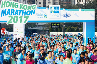 「香港国際マラソン」に7万人
