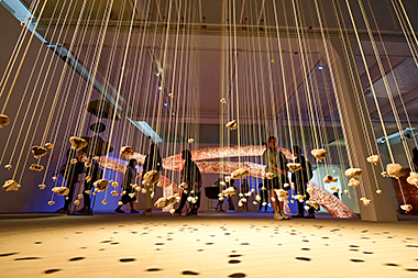 大館で開催された現代美術展の様子。