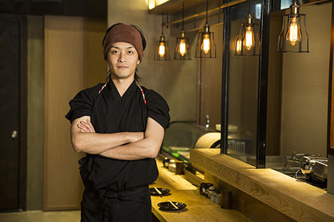 大阪発の串かつレストラン「串かつじゃんじゃん」は本日（5月10日）、香港1号店をオープンしたことを発表しました。写真は総料理長の猜山秀樹氏。
