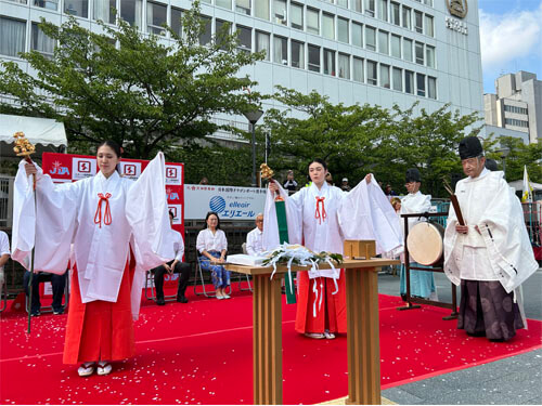開会式では大阪天満宮の宮司が安全を祈願